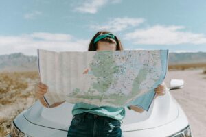Os 10 Itens Essenciais para Mulheres que Viajam Sozinhas